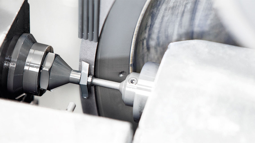 High positive indexable insert for grinding