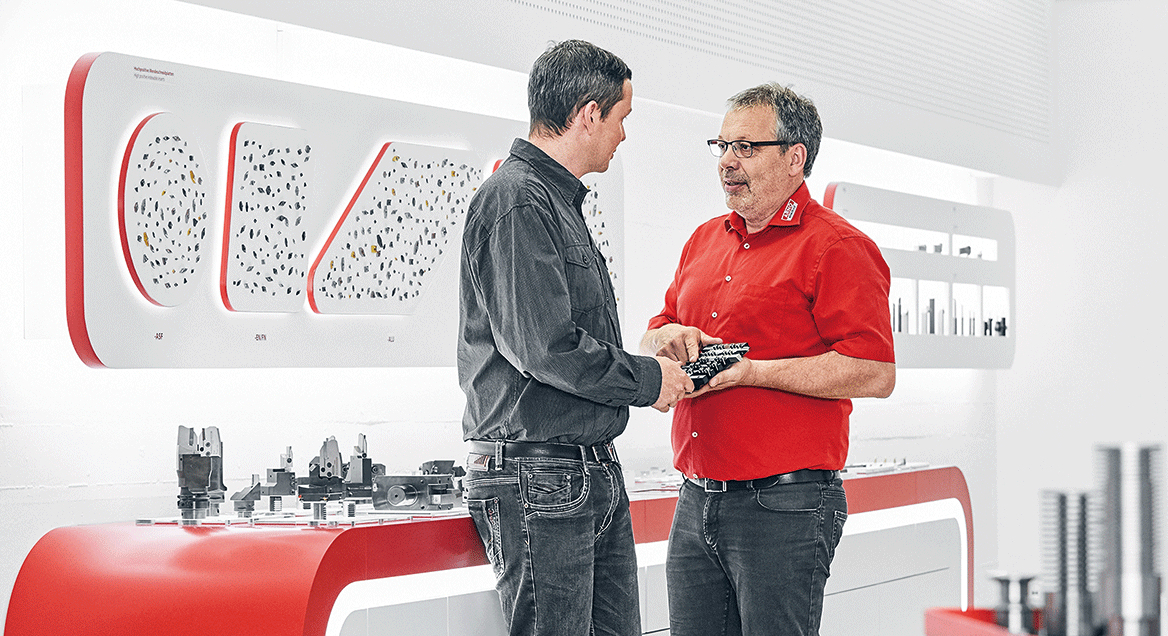 ARNO Sales Manager North, Klaus-Dieter Krüger talking to a customer